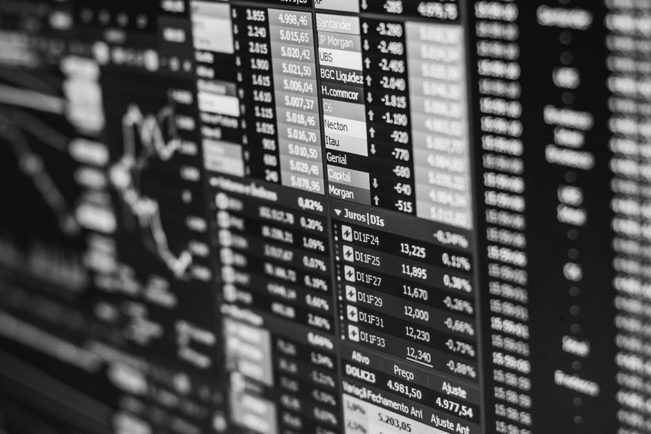 Market screens display fast-changing prices and liquidity signals.